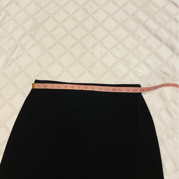 Elegant Black Velvet Looking Skirt Villager-Liz Claiborne - Picture 6 of 8